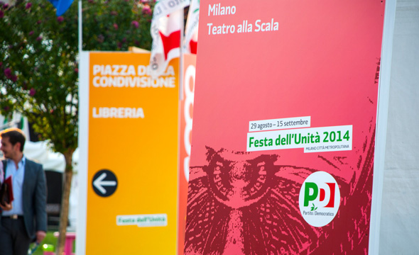 Dettaglio del sistema segnaletico realizzato per la Festa de l’Unità di Milano 2014: particolare totem informativo