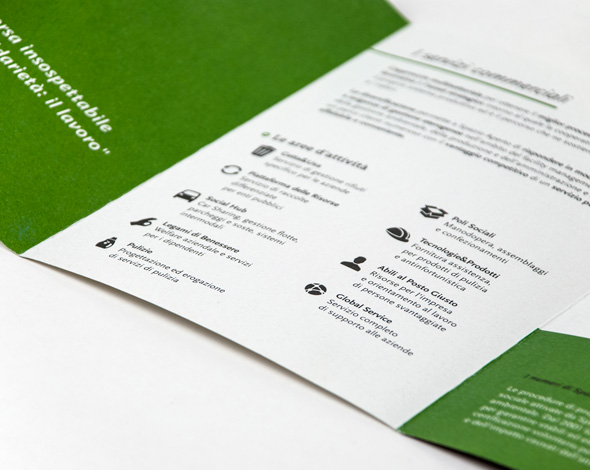 Dettaglio dell’interno di una delle brochure che presentano i servizi della cooperativa Spazio Aperto